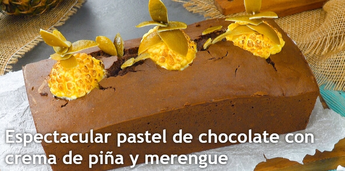 Espectacular pastel de chocolate con crema de piña y merengue